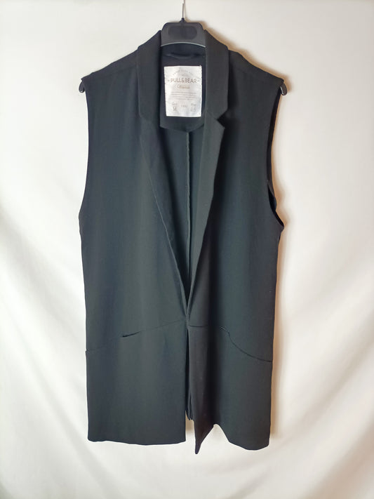 PULL&BEAR. Chaleco negro fluido T.m