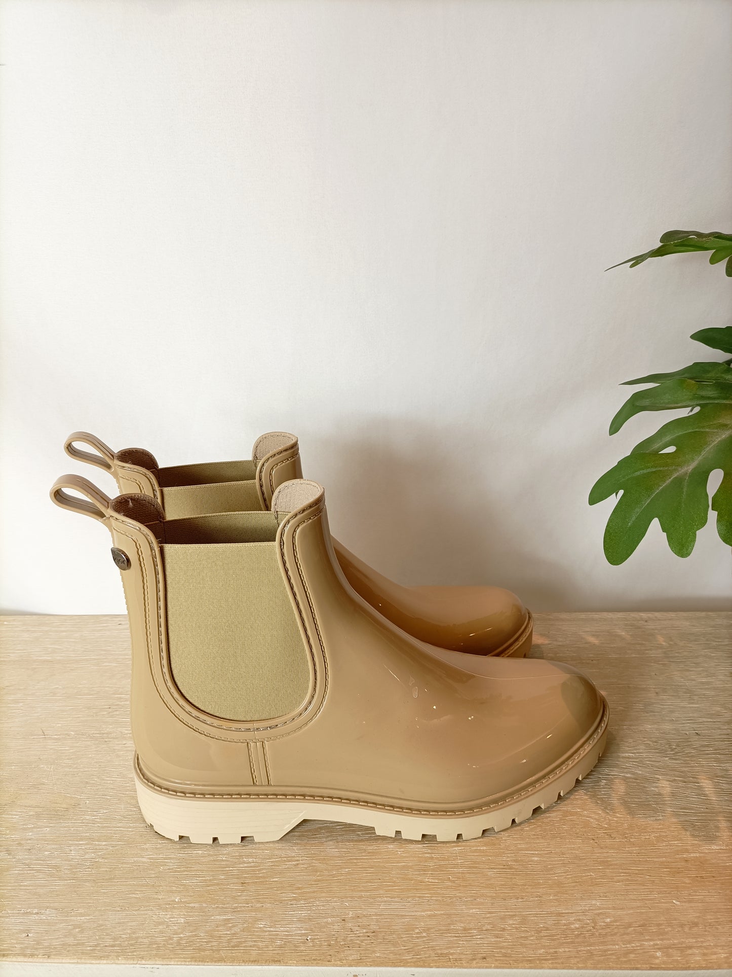 IGOR. Botines de agua beige. T 39