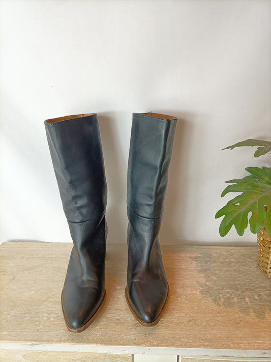 MALABABA. Botas negras media caña. T 39