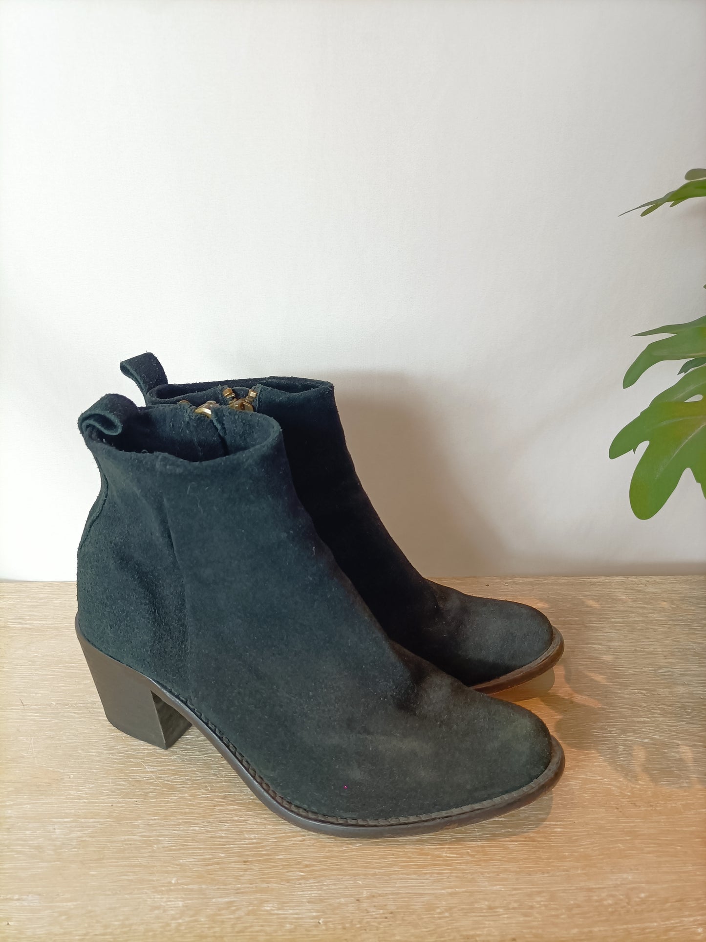 DIESEL. Botines negros . T 39