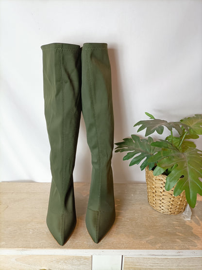 OTRAS. Botas verdes altas T.37