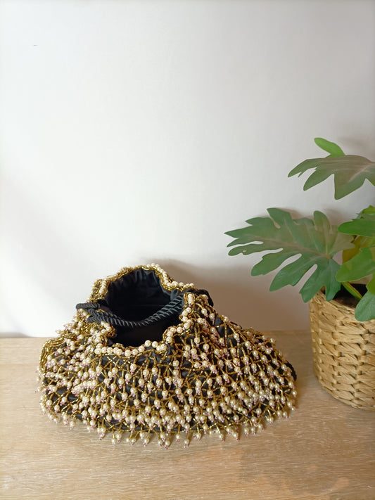 ZARA. Bolso negro perlas