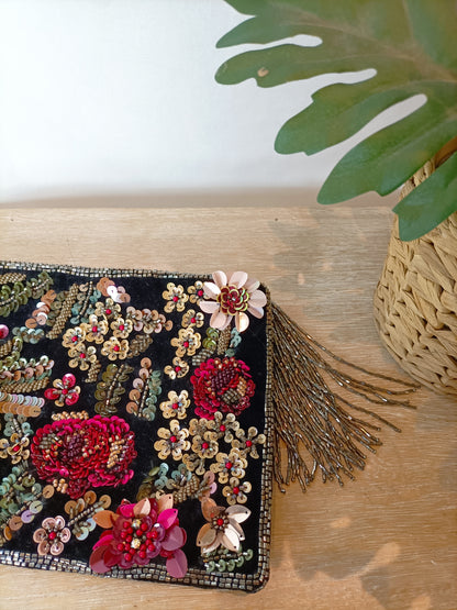 MANGO. Cartera negra lentejuelas