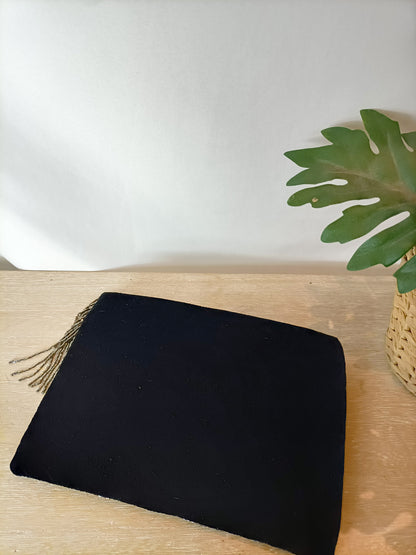 MANGO. Cartera negra lentejuelas