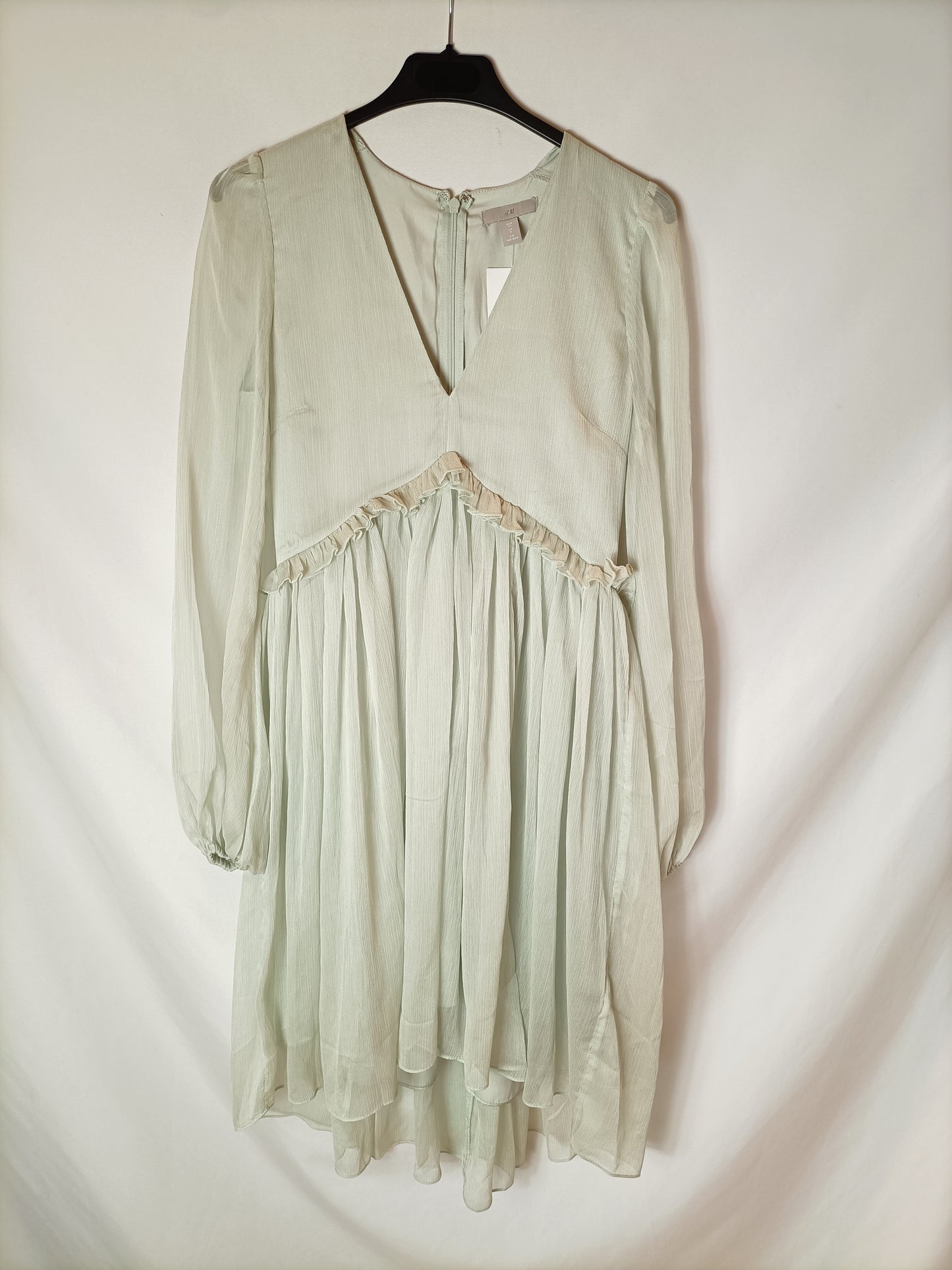 H&M. Light green chiffon dress. Size 34 Hibuy market H&M. Light green chiffon dress. Size 34 Hibuy market