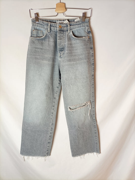ZARA. Pantalón vaquero recto gris. T 36
