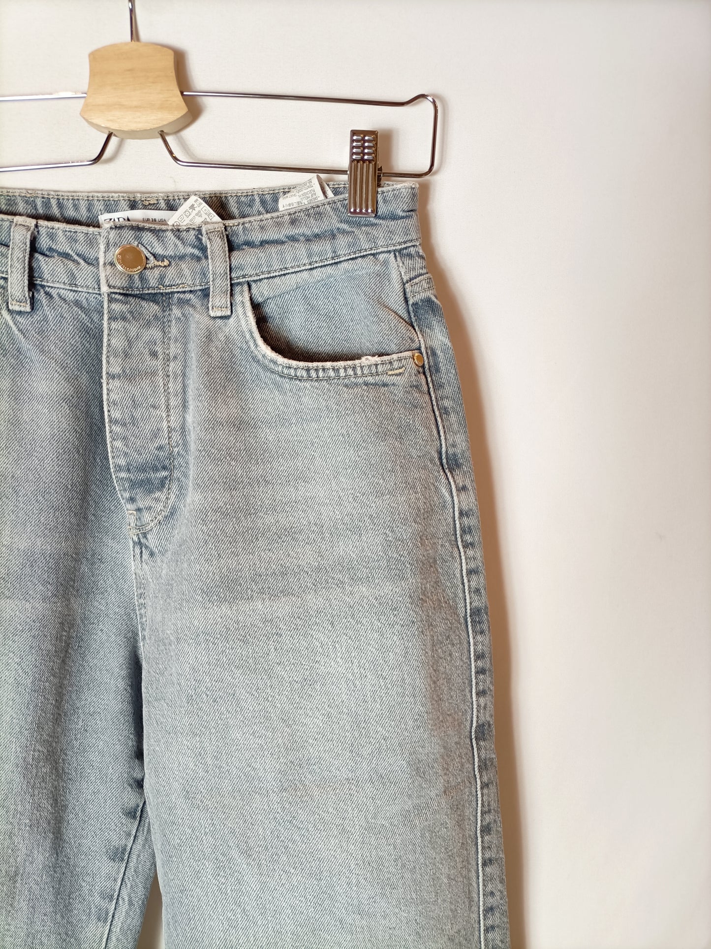 ZARA. Straight-leg grey jeans. Size 36