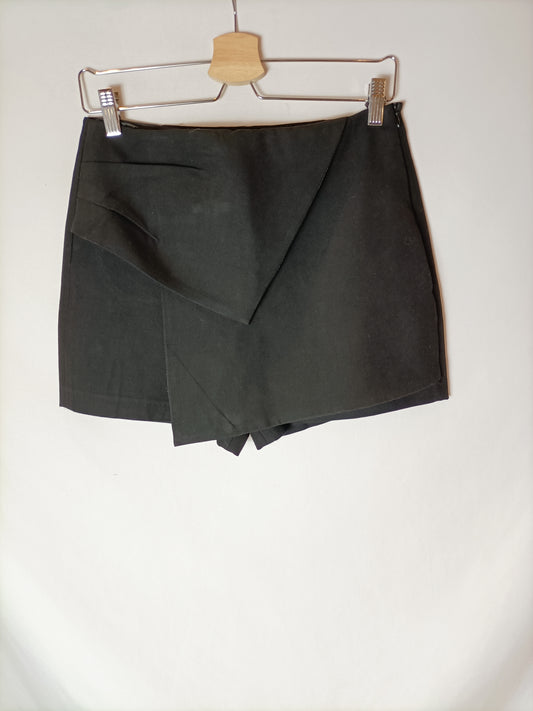 ZARA. Falda pantalón negra. T S