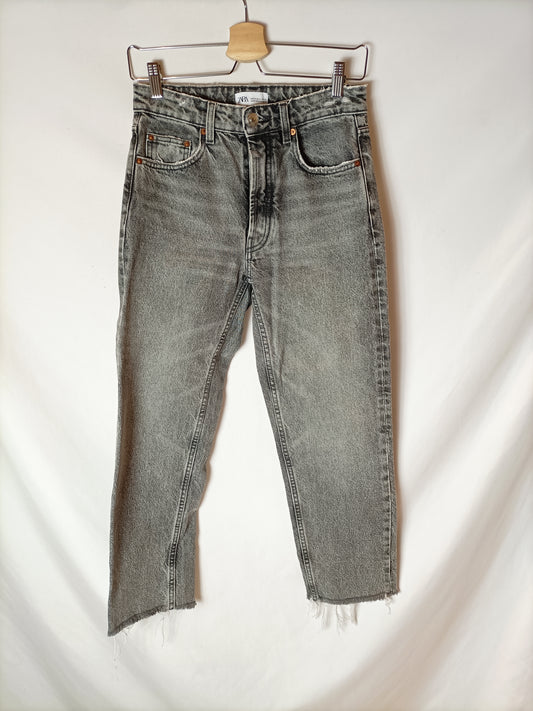 ZARA. Pantalón vaquero gris efecto desgastado botones. T 34