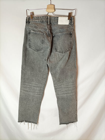 ZARA. Pantalón vaquero gris efecto desgastado botones. T 34