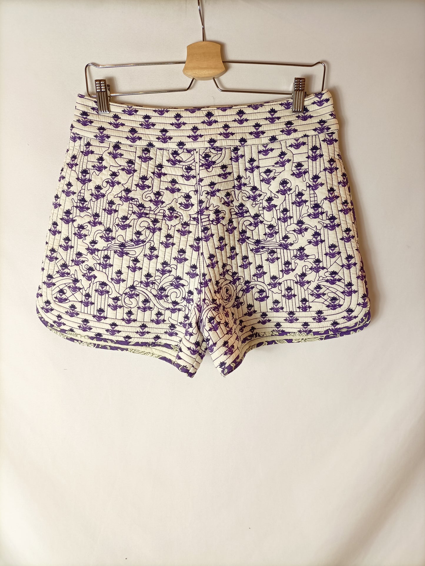 CLAUDIE PIERLOT. Pantalones cortos textura estampado