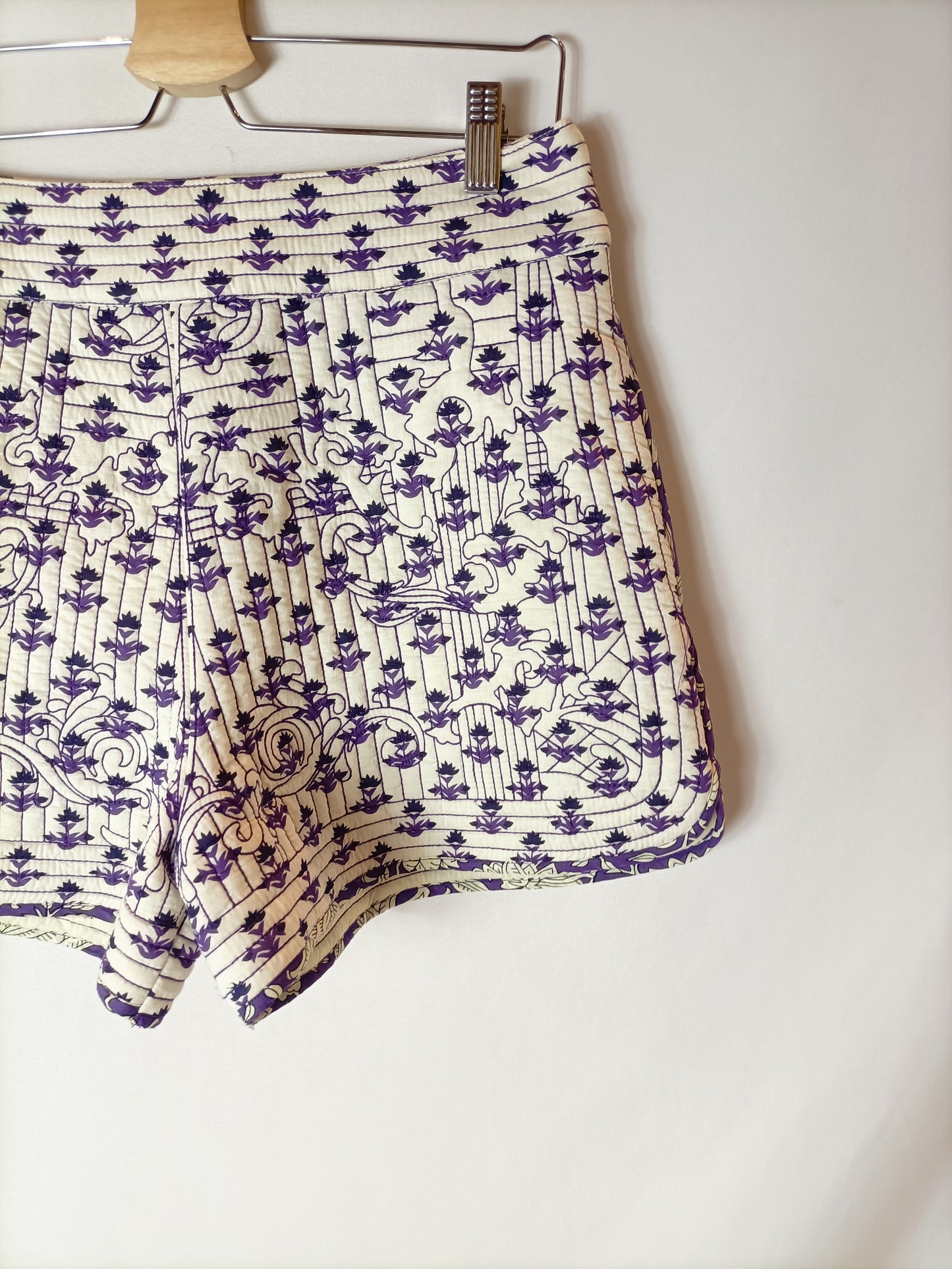 CLAUDIE PIERLOT. Pantalones cortos textura estampado