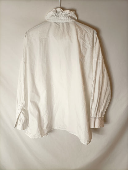 ZARA. Camisa blanca volante T.xs