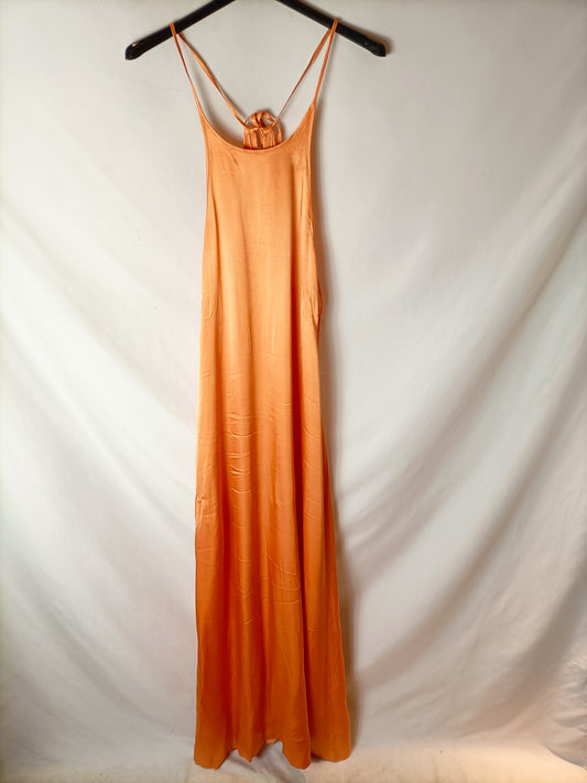 ZARA. Vestido largo satinado naranja. T S