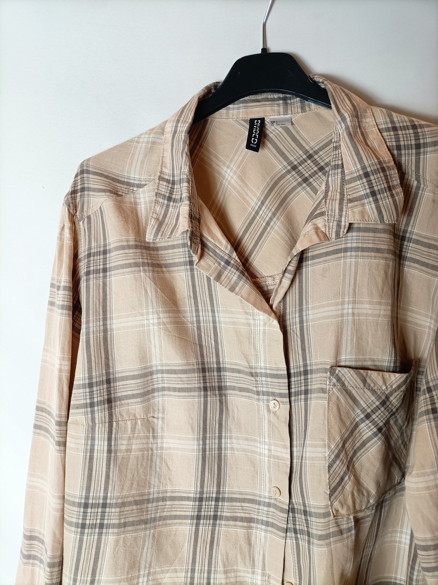 H&M. Camisa beige cuadros T.l