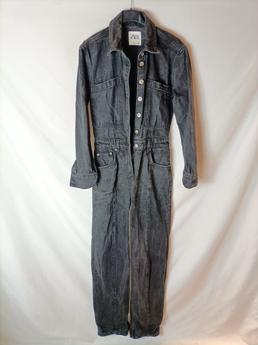 ZARA. Mono vaquero negro efecto desgastado. T S