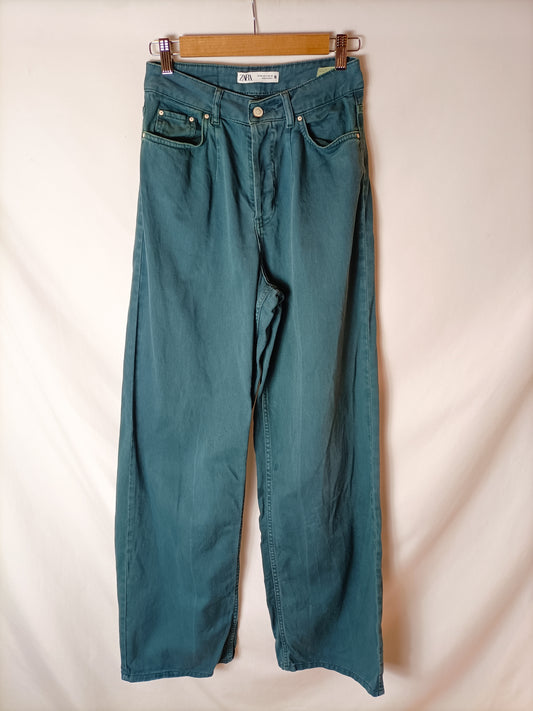 ZARA. Pantalón ancho verde T.36