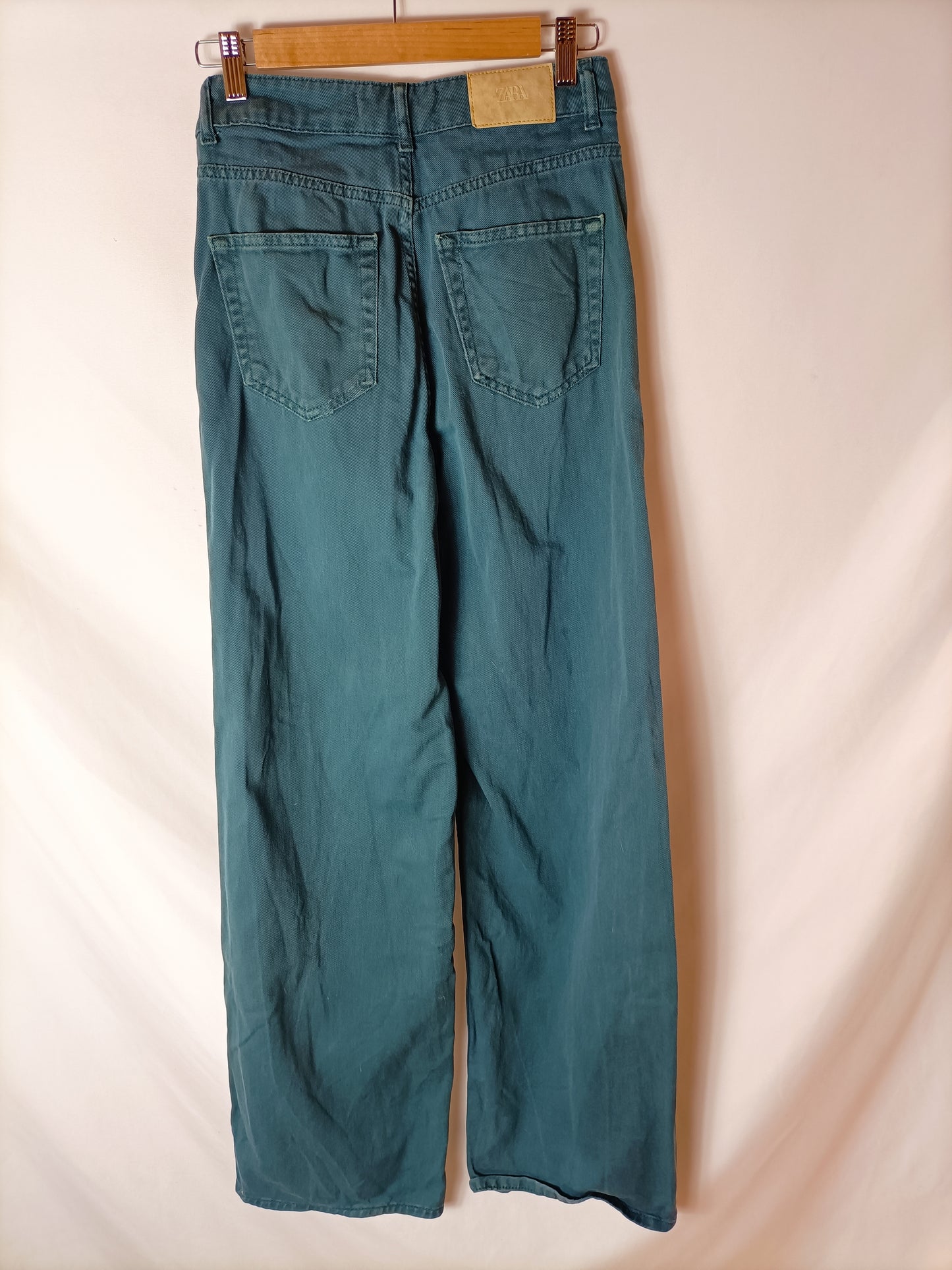 ZARA. Pantalón ancho verde T.36