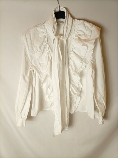 ZARA. Blusa blanca volantes. T S