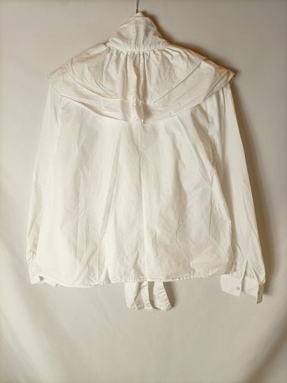 ZARA. Blusa blanca volantes. T S