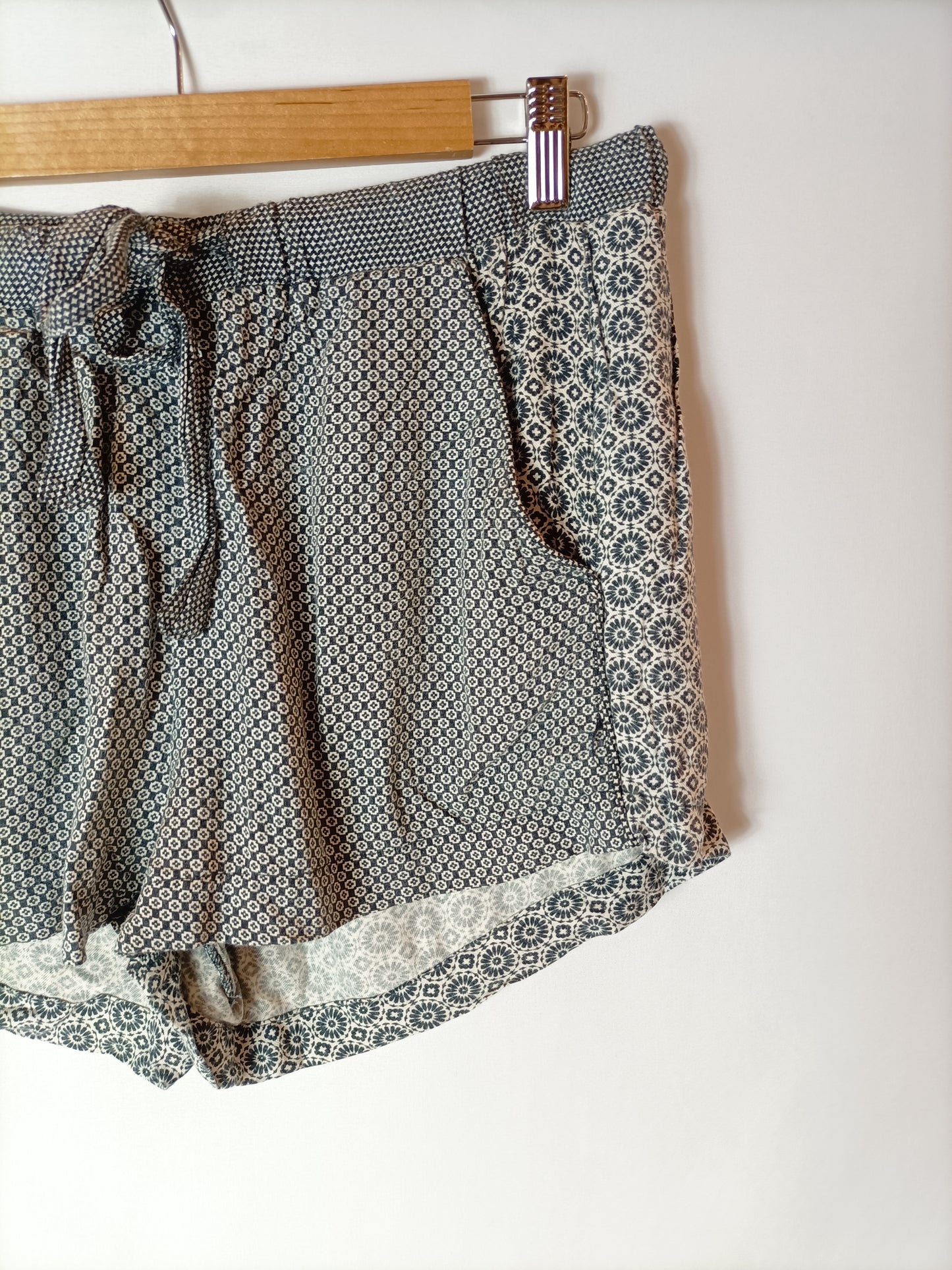 OYSHO. Shorts estampado floral t.L