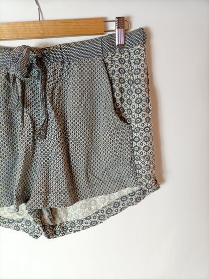 OYSHO. Shorts estampado floral t.L