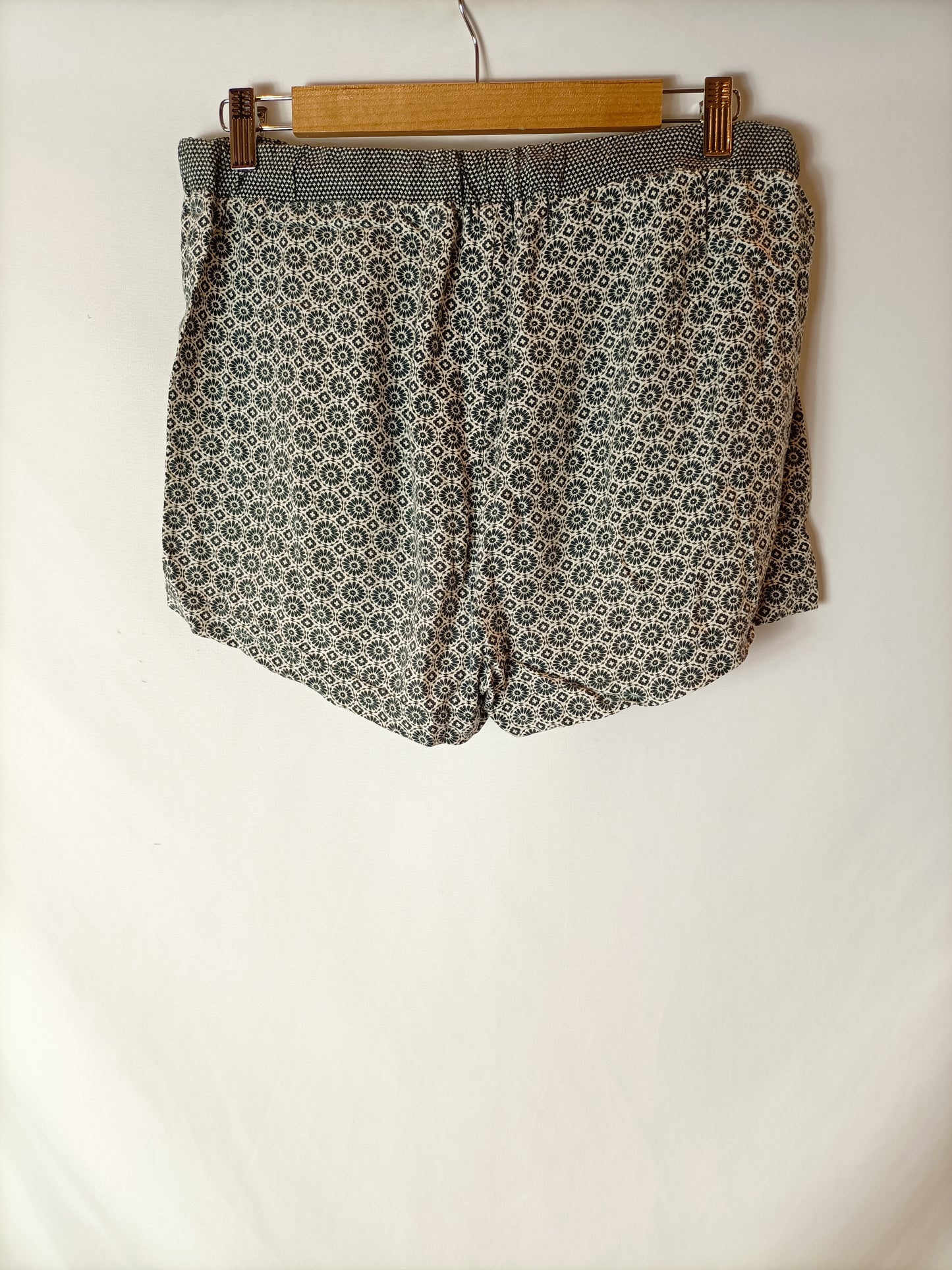 OYSHO. Shorts estampado floral t.L