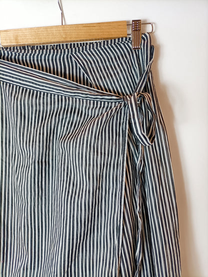 ZARA. Falda pantalón negra rayas. T XS