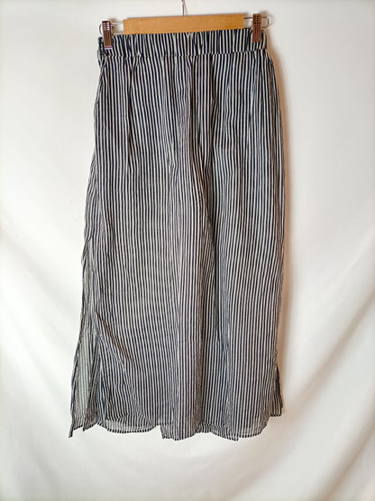 ZARA. Falda pantalón negra rayas. T XS