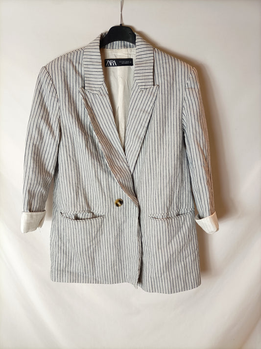 ZARA. Blazer de rayas azul y blanca T.m