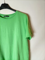 ZARA. camiseta verde básica T.l