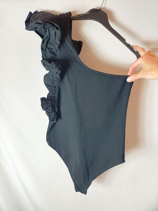 ZARA. Body negro asimétrico T.xs
