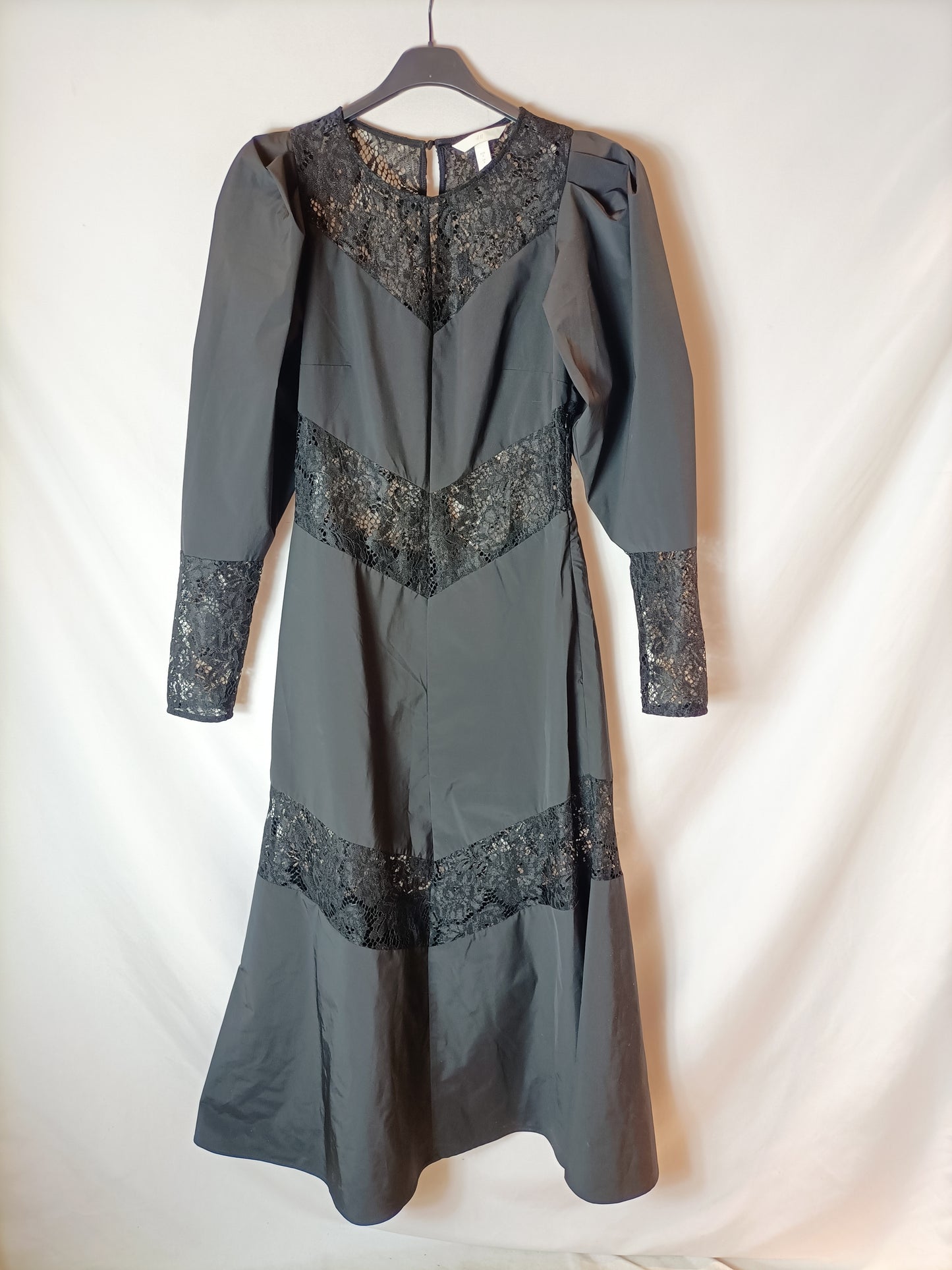 H&amp;M. Black dress with lace Ts
