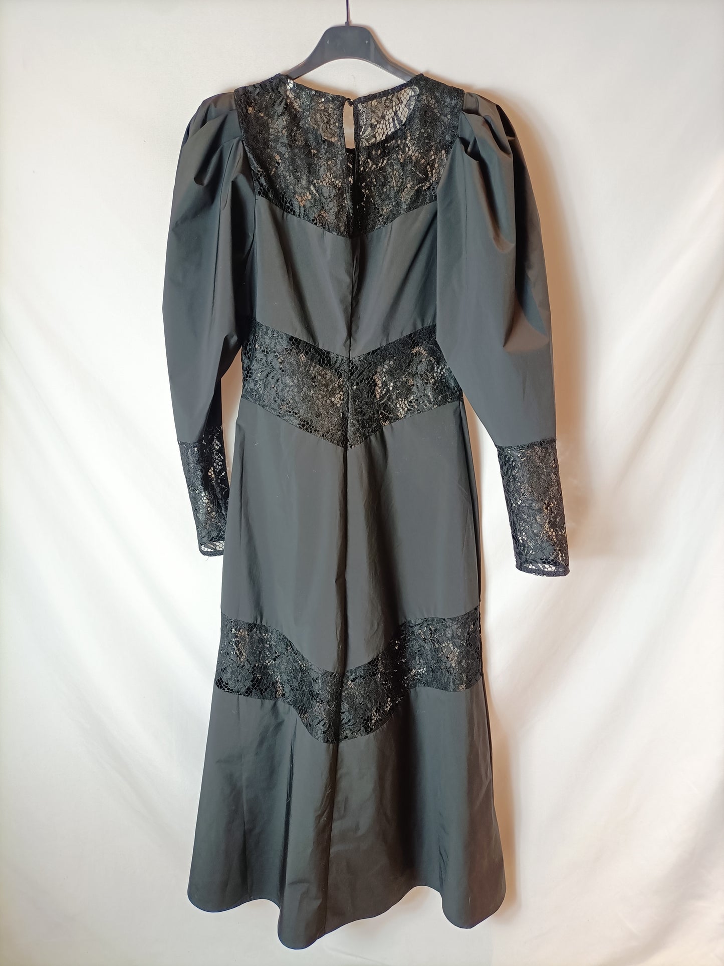 H&amp;M. Black dress with lace Ts