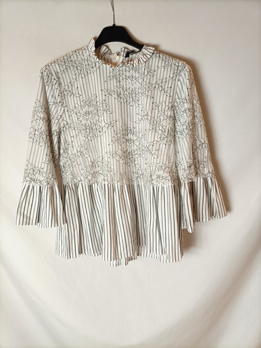 ZARA. Blusa blanca rayas tul. T S