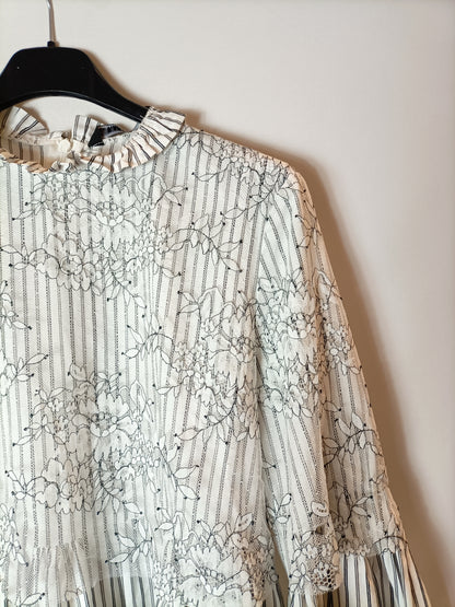 ZARA. Blusa blanca rayas tul. T S