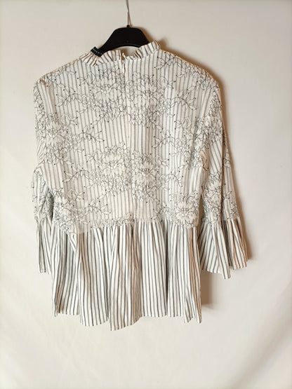 ZARA. Blusa blanca rayas tul. T S