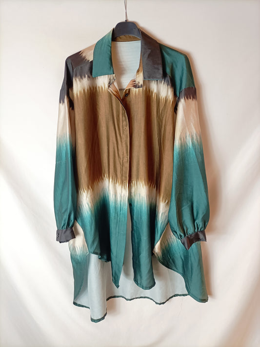 OTRAS. Blusa estampada oversized Tu(l)TARA