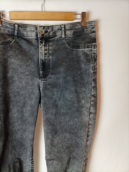 CALZEDONIA. Pantalón gris desgastado T.l