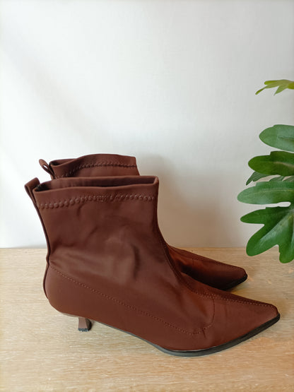 OTRAS. Botines marrones neopreno T.38