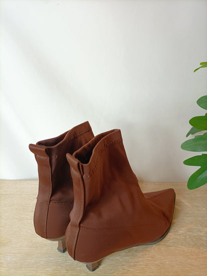 OTRAS. Botines marrones neopreno T.38