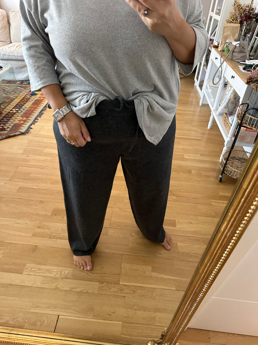 ASOS. Pantalón punto gris T.54
