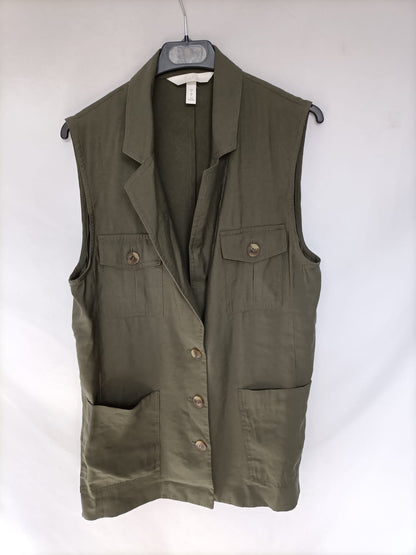 H&M: Chaleco verde abotonado T.s