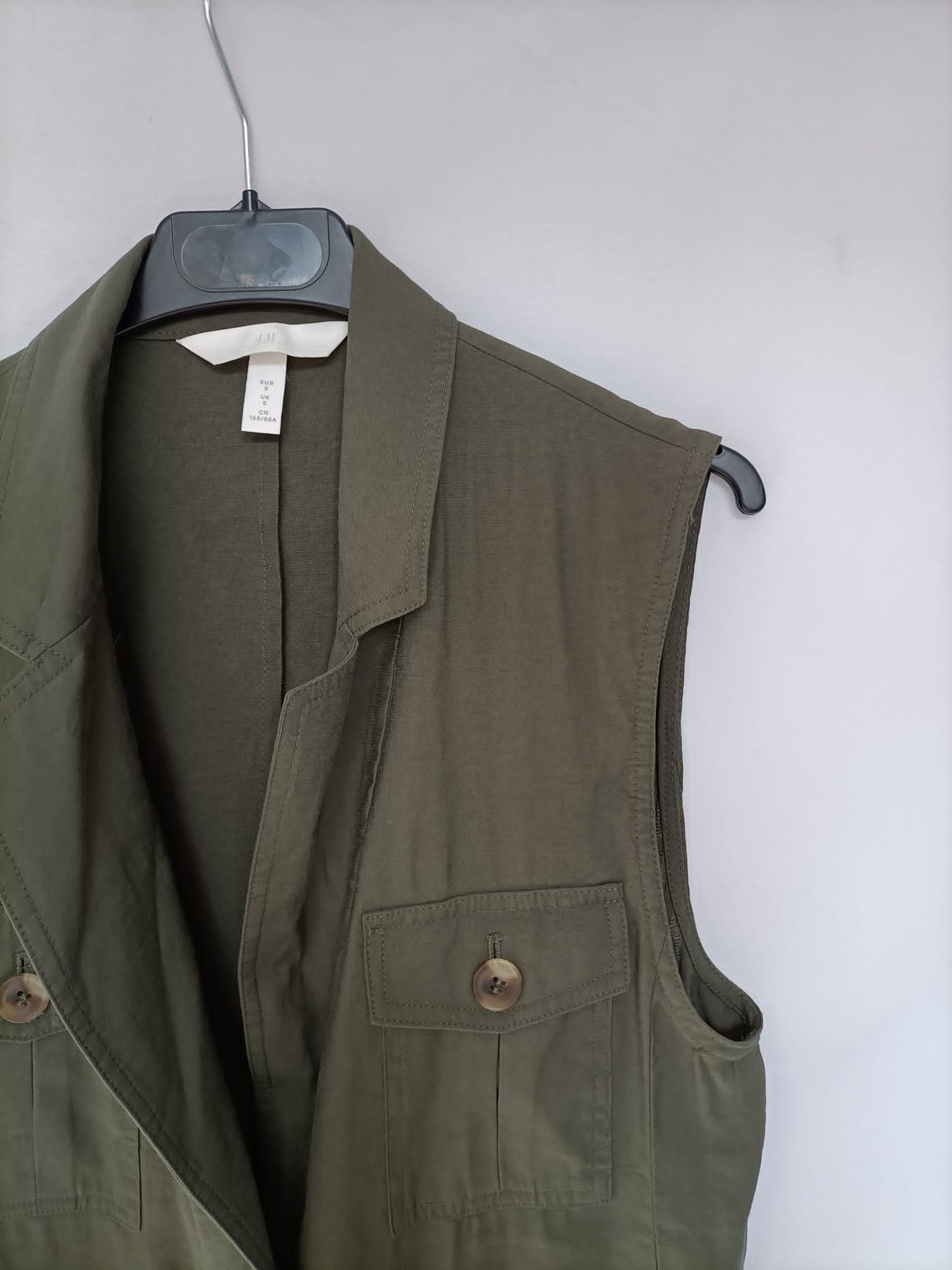H&M: Chaleco verde abotonado T.s