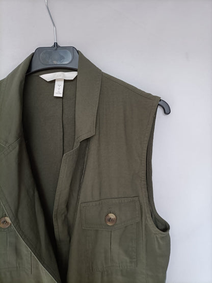 H&M: Chaleco verde abotonado T.s