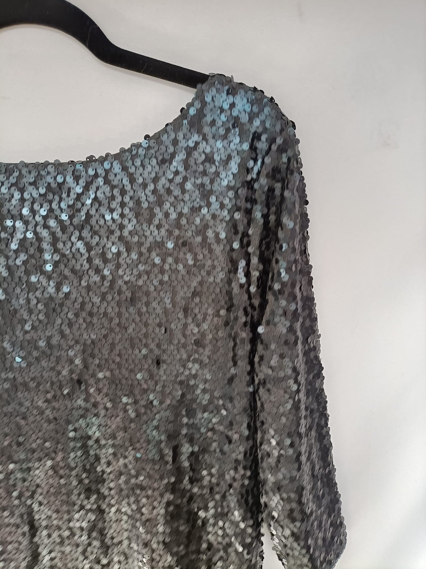 ZARA. Top negro lentejuelas T.m