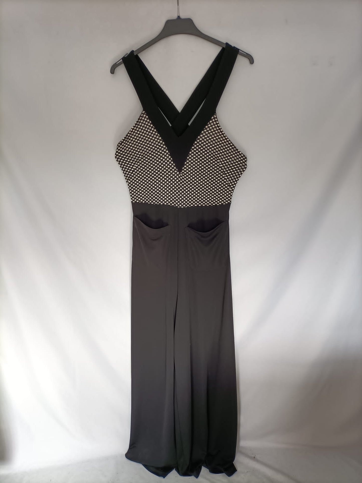 ZARA. Mono negro escote T.m