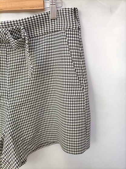 PILI FERRER. Shorts pata de gallo T.m