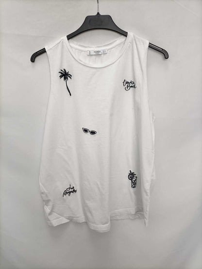 MANGO. Camiseta blanca bordado negro T.m