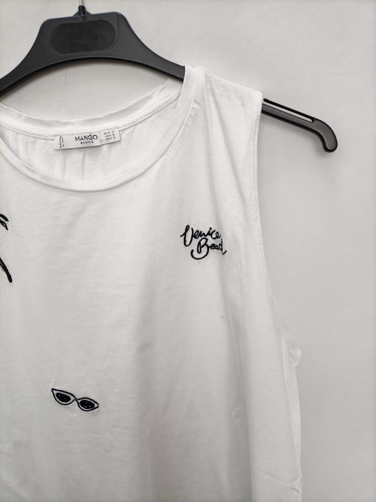 MANGO. Camiseta blanca bordado negro T.m